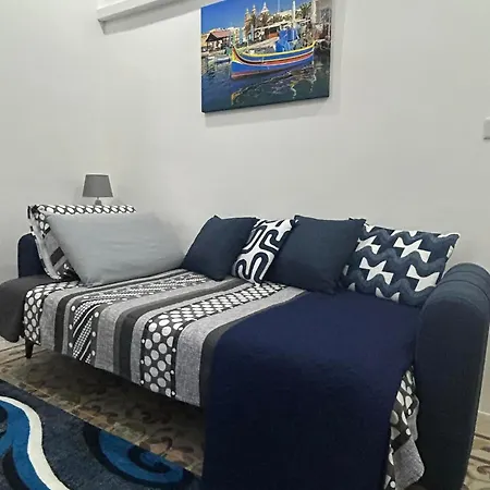 Coral Reef Charming By The Three Old Cities Daire Cospicua